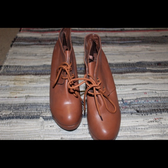 Tan Wedge Platform Booties NWOT - Picture 2 of 4